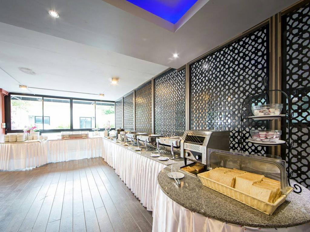 Grand Nai Harn Suites Rawai Екстериор снимка