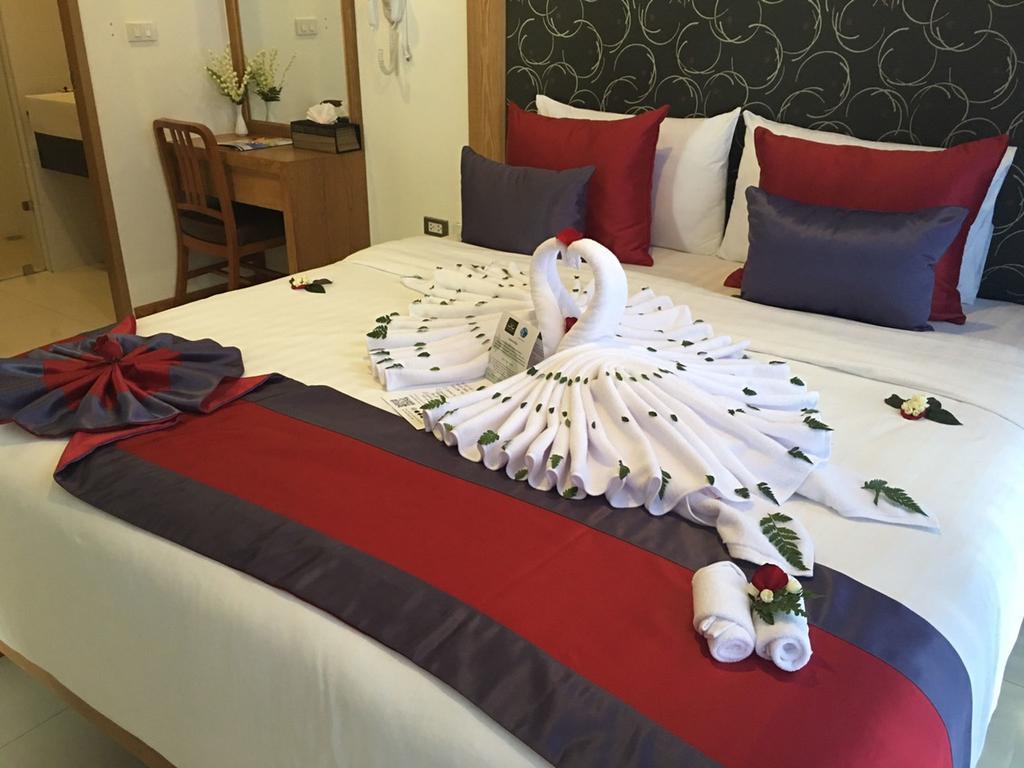 Grand Nai Harn Suites Rawai Екстериор снимка