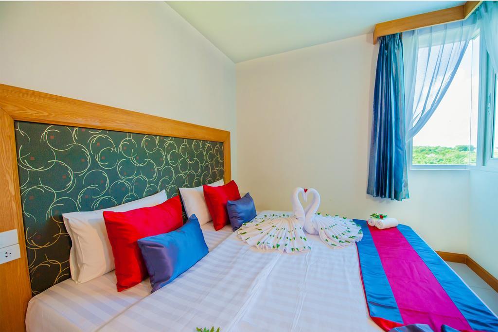 Grand Nai Harn Suites Rawai Екстериор снимка