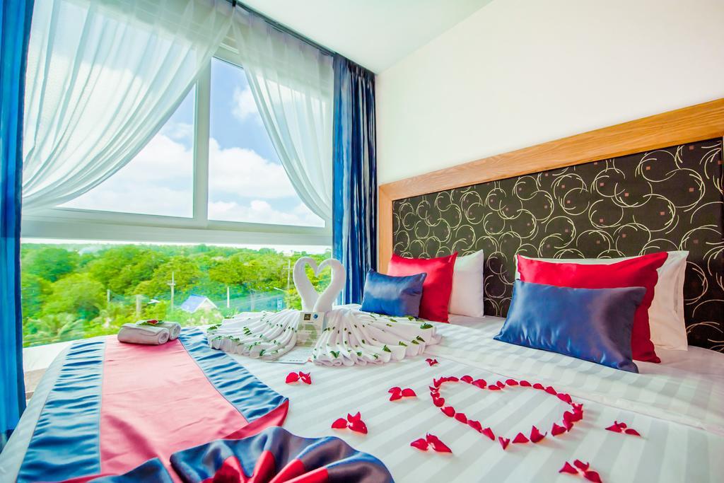 Grand Nai Harn Suites Rawai Екстериор снимка