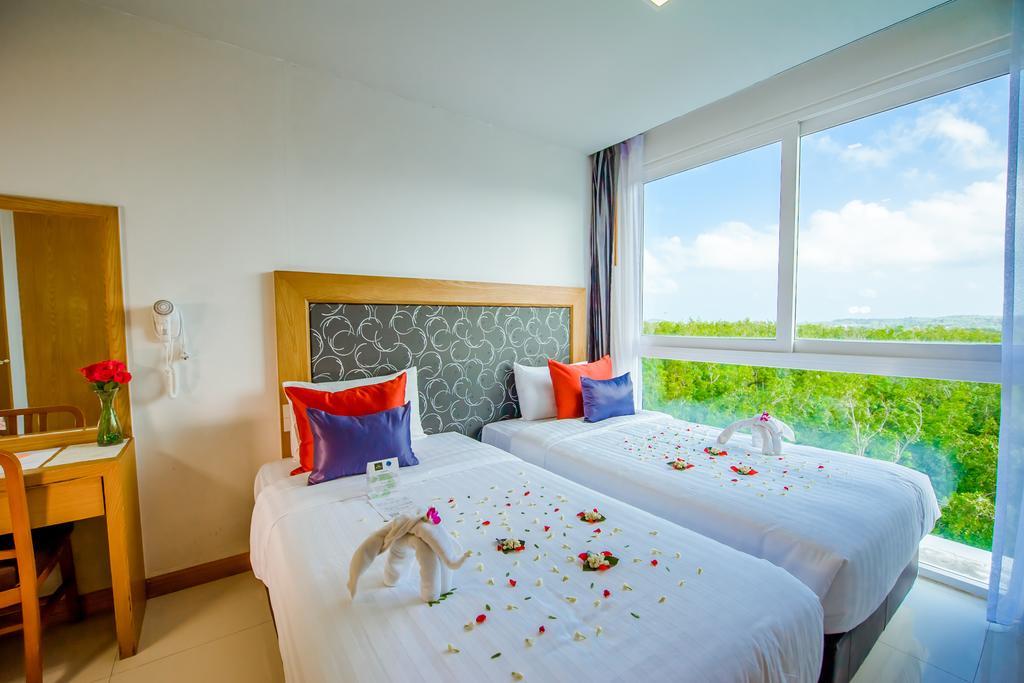 Grand Nai Harn Suites Rawai Екстериор снимка
