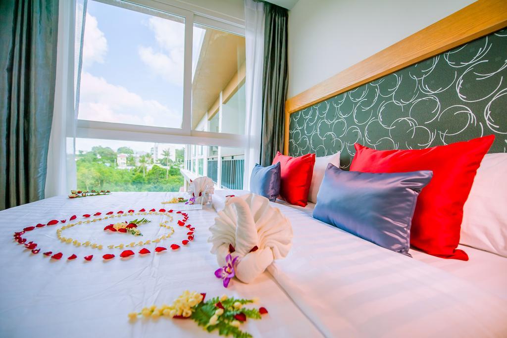 Grand Nai Harn Suites Rawai Екстериор снимка
